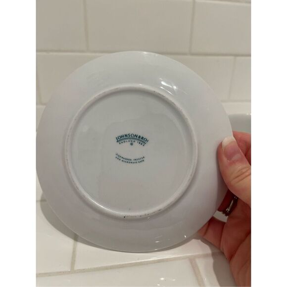 Vintage Teacup & Saucer - Picture 2 of 5